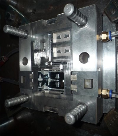 Przełącz formę wtryskową